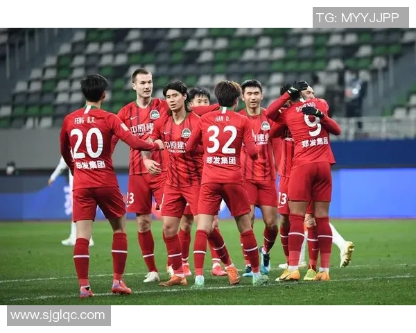 武汉足球队逆袭之路揭秘：从低谷到巅峰的精彩旅程与奋斗故事