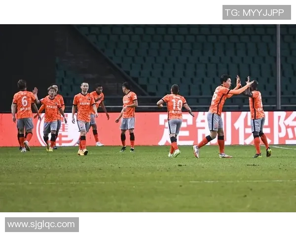 深入分析深圳足球队边路渗透战术的特点与应用策略