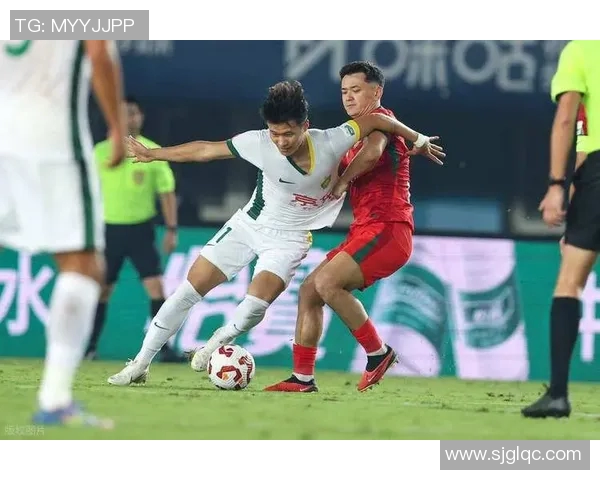 中国足球明星出席盛典展现风采引发球迷热议与期待