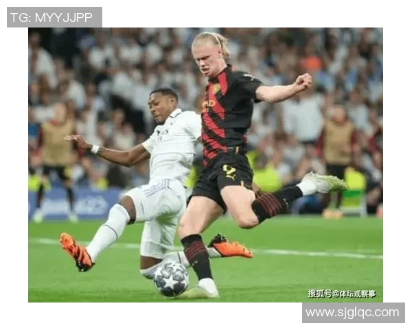 外国足球明星意外走光瞬间曝光引发热议网友纷纷热议其时尚与尴尬并存 外国足球明星意外走光瞬间曝光引发热议网友纷纷热议其时尚与尴尬并存