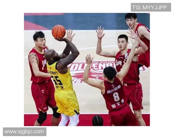 广州足球队强势领跑冠军赛积分榜70分稳居第一位 广州足球队强势领跑冠军赛积分榜70分稳居第一位