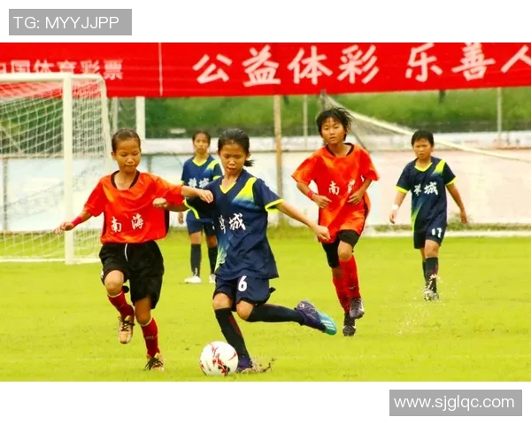 性格阳光的足球明星们展现友善与团队精神的魅力与风采